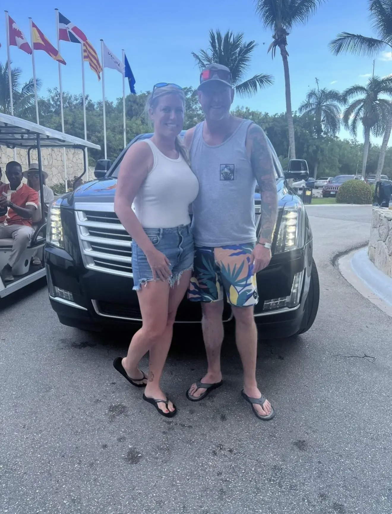 Couple posing with First Class Transfer Punta Cana vehicle