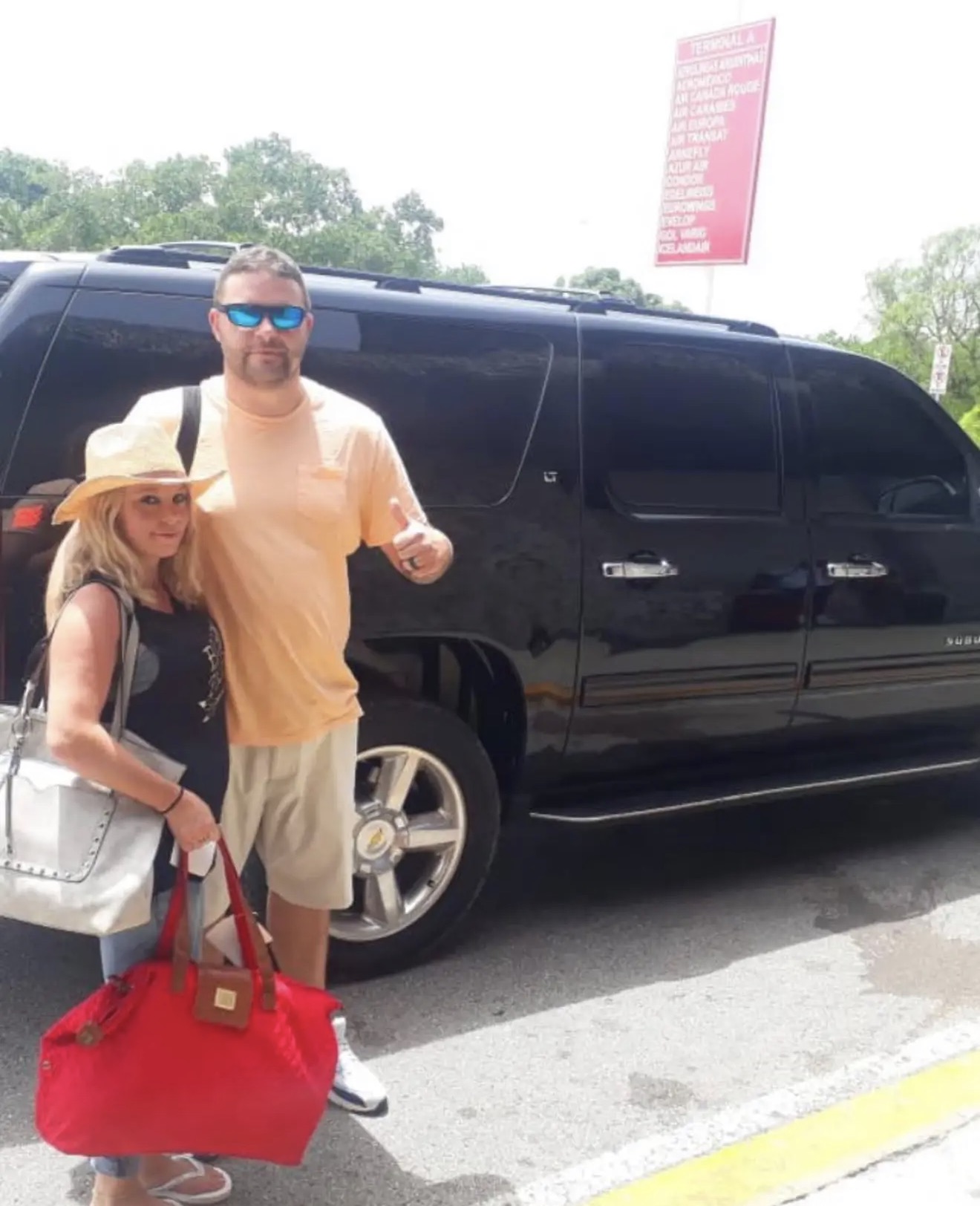 Happy travelers with First Class Transfer Punta Cana vehicle